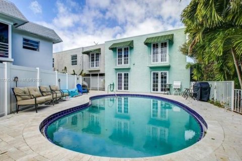 Condominio en venta en Pompano Beach, Florida, 1 dormitorio, 85.56 m2 № 2035820 - foto 26