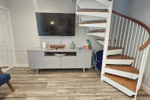 Condominio en venta en Pompano Beach, Florida, 1 dormitorio, 85.56 m2 № 2035820 - foto 12