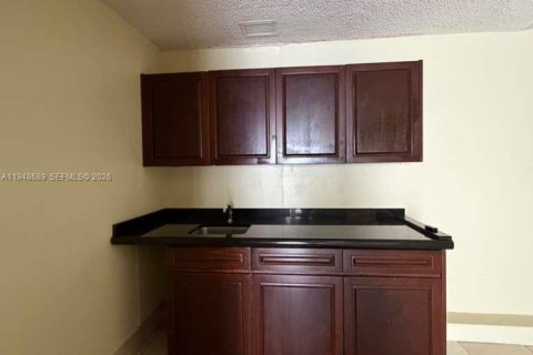 Снять в аренду коммерческую недвижимость в Хомстед, Флорида 1 спальня, 37.16м2, № 2004543 - фото 3