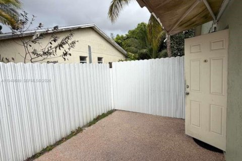 Снять в аренду коммерческую недвижимость в Хомстед, Флорида 1 спальня, 37.16м2, № 2004543 - фото 5