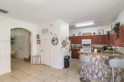Townhouse in Miami, Florida 4 bedrooms, 163.32 sq.m. № 1712905 - photo 5