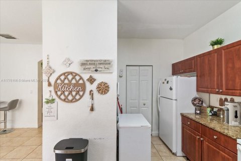 Townhouse in Miami, Florida 4 bedrooms, 163.32 sq.m. № 1712905 - photo 9