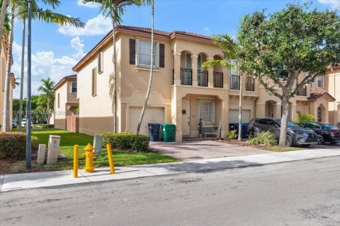 Townhouse in Miami, Florida 4 bedrooms, 163.32 sq.m. № 1712905 - photo 3