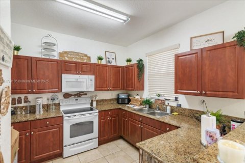 Townhouse in Miami, Florida 4 bedrooms, 163.32 sq.m. № 1712905 - photo 7