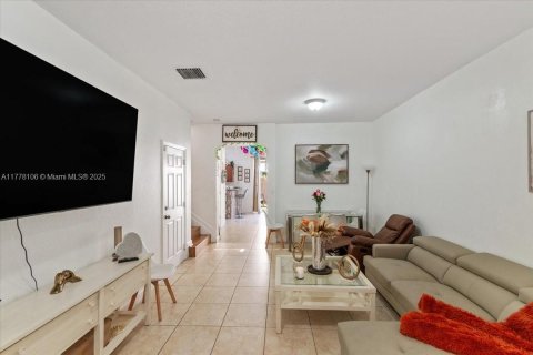 Townhouse in Miami, Florida 4 bedrooms, 163.32 sq.m. № 1712905 - photo 14