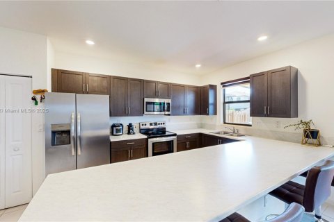 Townhouse in Homestead, Florida 4 bedrooms, 173.91 sq.m. № 1823737 - photo 20
