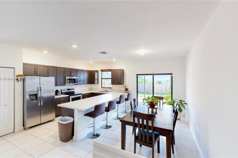 Townhouse in Homestead, Florida 4 bedrooms, 173.91 sq.m. № 1823737 - photo 15