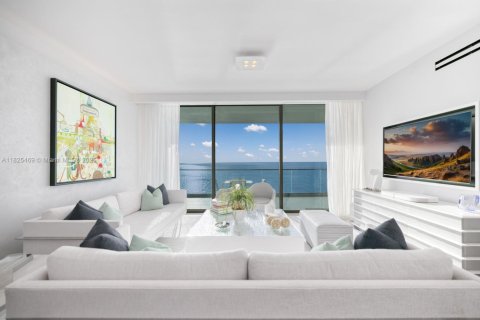 Condo in Bal Harbour, Florida, 1 bedroom  № 1809379 - photo 3