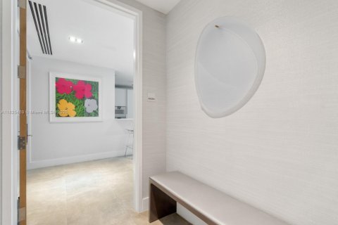 Condo in Bal Harbour, Florida, 1 bedroom  № 1809379 - photo 22