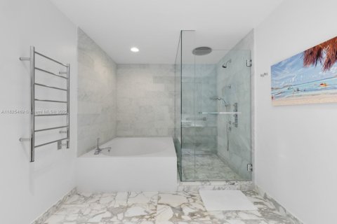 Condo in Bal Harbour, Florida, 1 bedroom  № 1809379 - photo 13