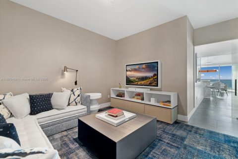 Condo in Bal Harbour, Florida, 1 bedroom  № 1809379 - photo 15