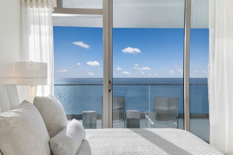 Condo in Bal Harbour, Florida, 1 bedroom  № 1809379 - photo 10