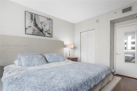 Condo in Miami, Florida, 1 bedroom  № 1971509 - photo 13