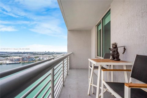 Condo in Miami, Florida, 1 bedroom  № 1971509 - photo 22