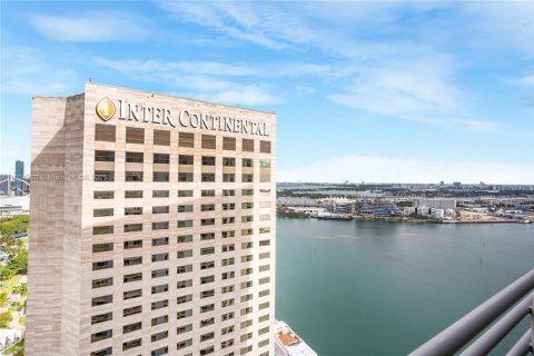 Condo in Miami, Florida, 1 bedroom  № 1971509 - photo 24