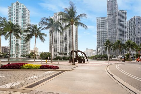 Condo in Miami, Florida, 1 bedroom  № 1971509 - photo 26