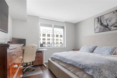 Condo in Miami, Florida, 1 bedroom  № 1971509 - photo 14