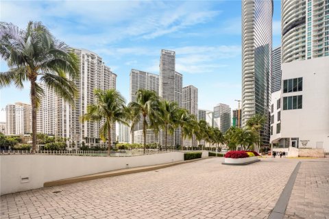 Condo in Miami, Florida, 1 bedroom  № 1971509 - photo 27