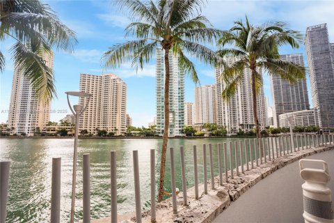 Condo in Miami, Florida, 1 bedroom  № 1971509 - photo 29