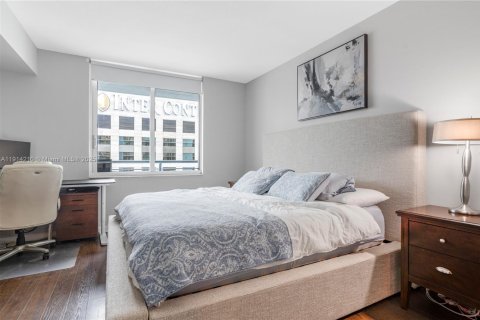 Condo in Miami, Florida, 1 bedroom  № 1971509 - photo 11