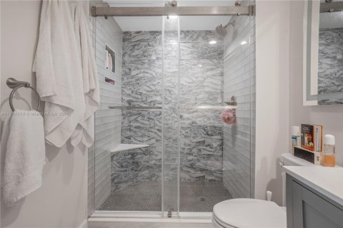 Condo in Miami, Florida, 1 bedroom  № 1971509 - photo 19