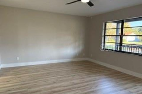 House in South Daytona, Florida 3 bedrooms, 102.84 sq.m. № 2395919 - photo 4