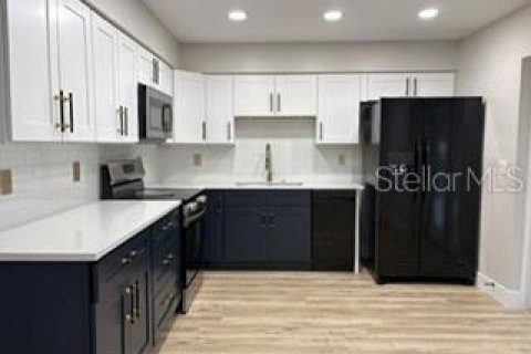 House in South Daytona, Florida 3 bedrooms, 102.84 sq.m. № 2395919 - photo 6