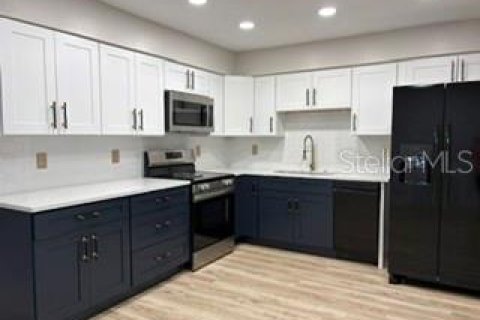 House in South Daytona, Florida 3 bedrooms, 102.84 sq.m. № 2395919 - photo 5