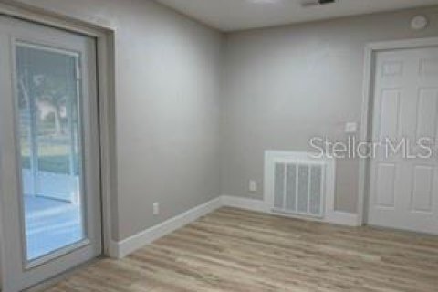 House in South Daytona, Florida 3 bedrooms, 102.84 sq.m. № 2395919 - photo 8