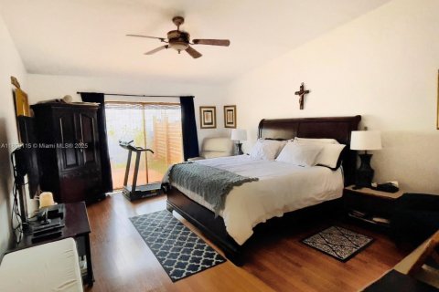 House in Miami, Florida 3 bedrooms, 193.24 sq.m. № 1887577 - photo 17