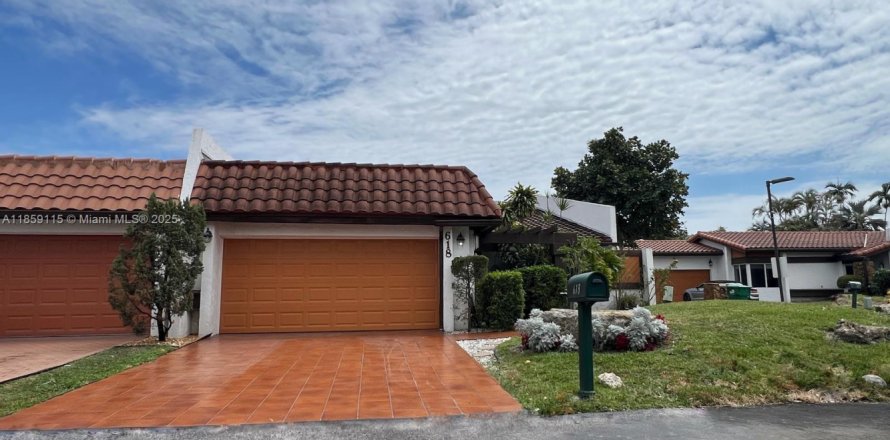 House in Miami, Florida 3 bedrooms, 193.24 sq.m. № 1887577