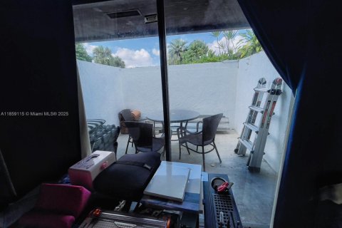 House in Miami, Florida 3 bedrooms, 193.24 sq.m. № 1887577 - photo 22
