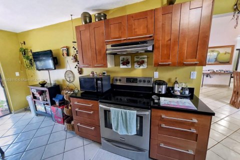 House in Miami, Florida 3 bedrooms, 193.24 sq.m. № 1887577 - photo 7
