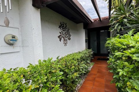 House in Miami, Florida 3 bedrooms, 193.24 sq.m. № 1887577 - photo 26