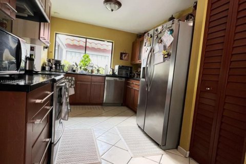 House in Miami, Florida 3 bedrooms, 193.24 sq.m. № 1887577 - photo 28
