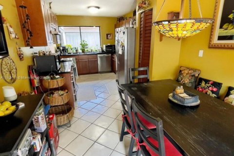 House in Miami, Florida 3 bedrooms, 193.24 sq.m. № 1887577 - photo 16