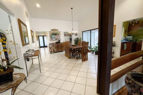 House in Miami, Florida 3 bedrooms, 193.24 sq.m. № 1887577 - photo 5