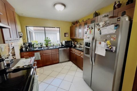 House in Miami, Florida 3 bedrooms, 193.24 sq.m. № 1887577 - photo 6