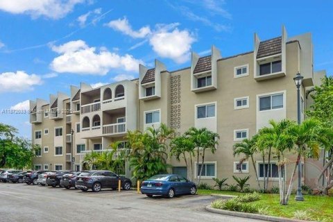 Condo in Miami, Florida, 1 bedroom  № 1920204 - photo 14