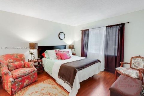 Condo in Miami, Florida, 1 bedroom  № 1920204 - photo 5