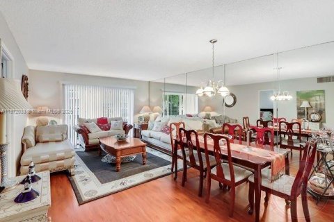 Condo in Miami, Florida, 1 bedroom  № 1920204 - photo 4