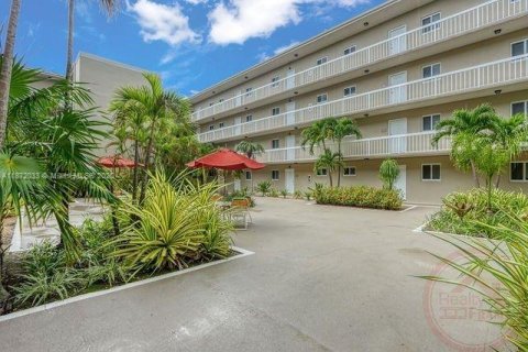 Condo in Miami, Florida, 1 bedroom  № 1920204 - photo 12