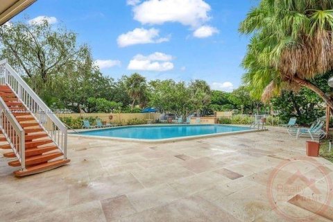 Condo in Miami, Florida, 1 bedroom  № 1920204 - photo 13