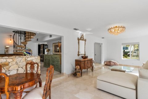 Casa en venta en Hallandale Beach, Florida, 5 dormitorios, 345.41 m2 № 2088722 - foto 13