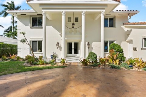 Casa en venta en Hallandale Beach, Florida, 5 dormitorios, 345.41 m2 № 2088722 - foto 7