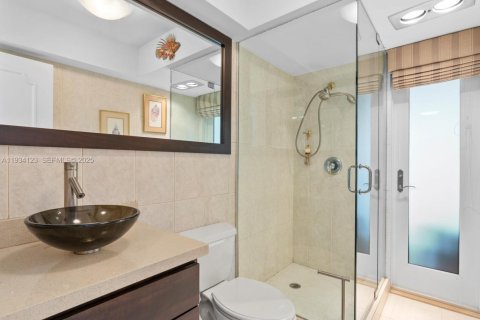 Casa en venta en Hallandale Beach, Florida, 5 dormitorios, 345.41 m2 № 2088722 - foto 21