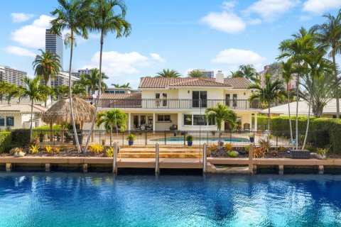 Casa en venta en Hallandale Beach, Florida, 5 dormitorios, 345.41 m2 № 2088722 - foto 1