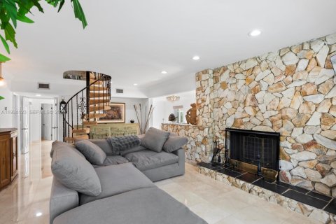 Casa en venta en Hallandale Beach, Florida, 5 dormitorios, 345.41 m2 № 2088722 - foto 14