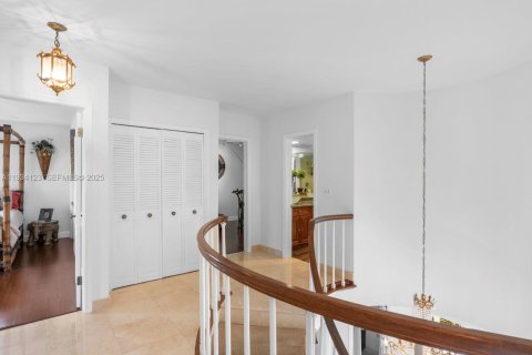 Casa en venta en Hallandale Beach, Florida, 5 dormitorios, 345.41 m2 № 2088722 - foto 25