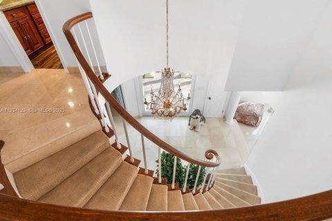 Casa en venta en Hallandale Beach, Florida, 5 dormitorios, 345.41 m2 № 2088722 - foto 24
